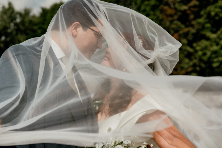 Pourquoi faire appel à un photographe professionnel pour son mariage civil ?