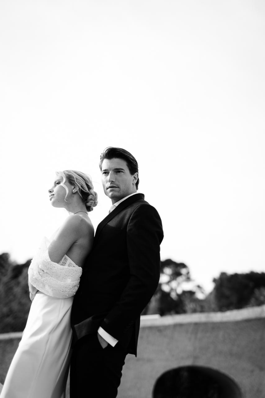 Romantic wedding couple at sunset in Provence with a soft, cinematic atmosphere.