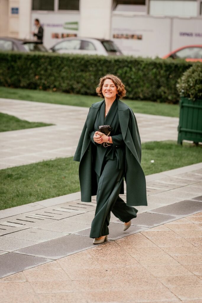Elegant guest arriving at a city hall wedding near Paris