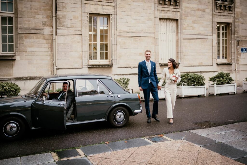 Couple arriving in a vintage car for their city hall wedding near Paris